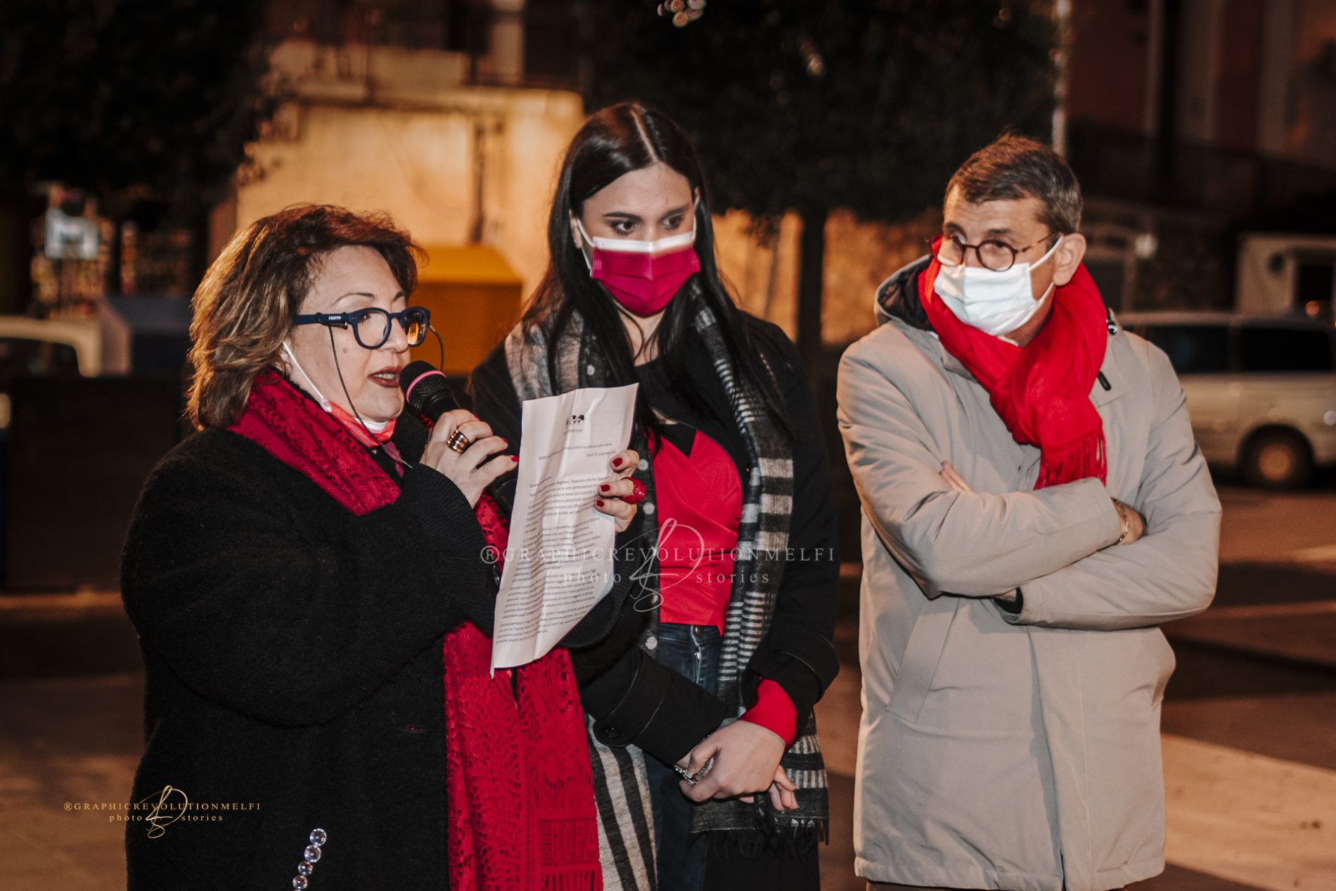 Melfi il 25 Novembre la Porta Venosina si tinge di Rosso contro la violenza sulle Donne sindaco di melfi giuseppe maglione